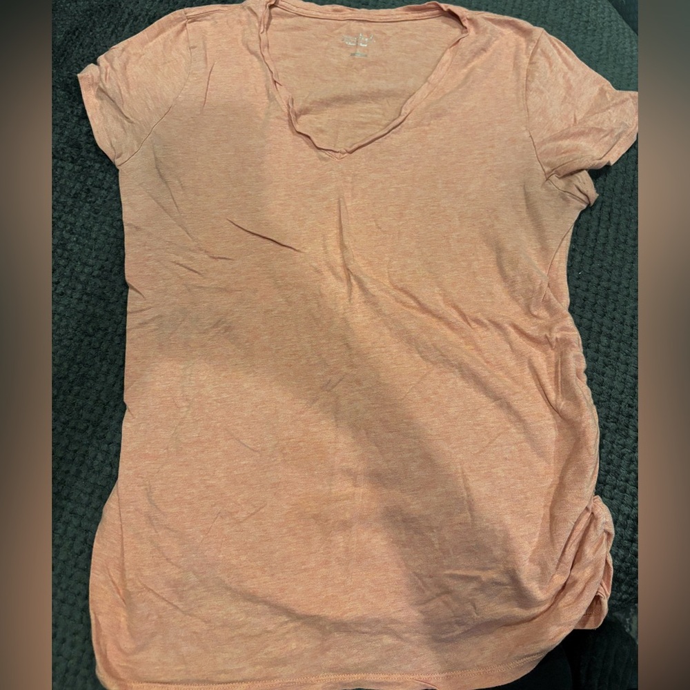 Liz Lange maternity Women's Peach V-Neck T-Shirt size large